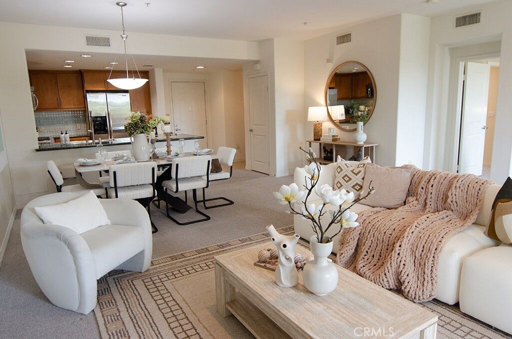 Property Photo:  931 E Walnut Street 316  CA 91106 