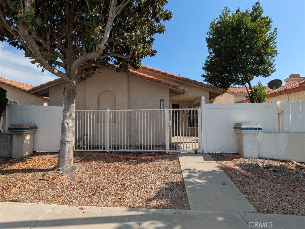 Property Photo: 478 Reposo CA 92582