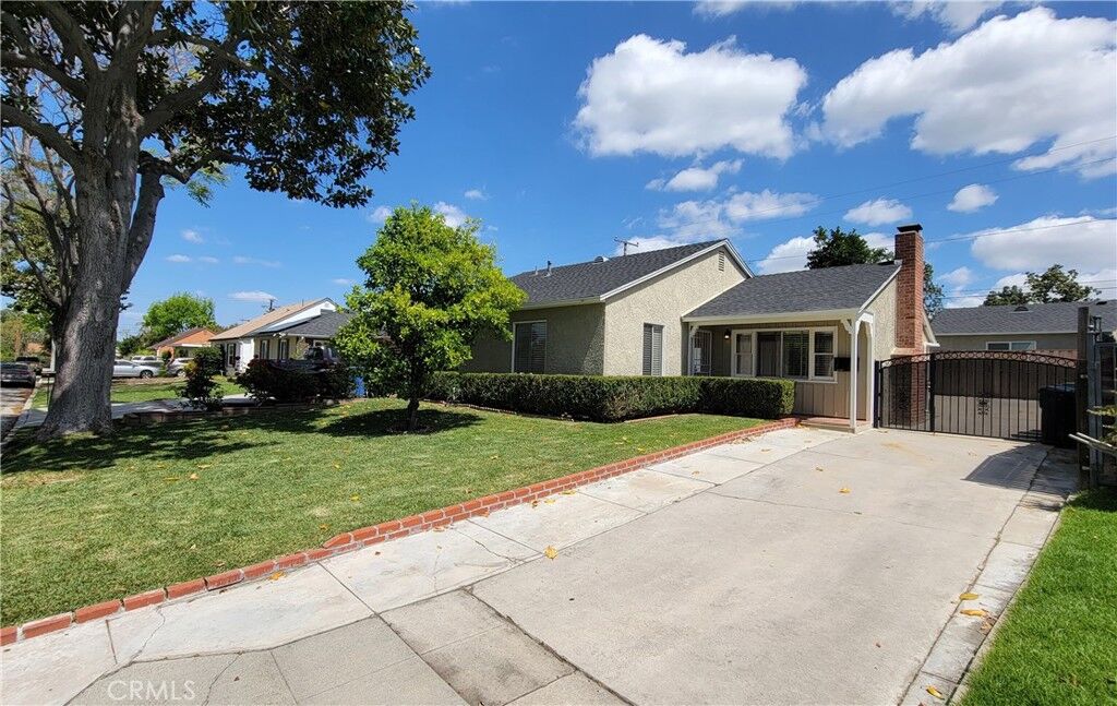 Property Photo:  14107 Putnam Street  CA 90605 