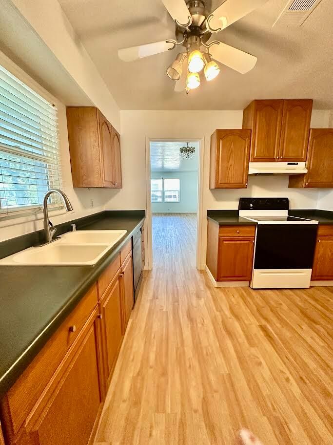 Property Photo:  208 Parry Avenue  CA 95354 