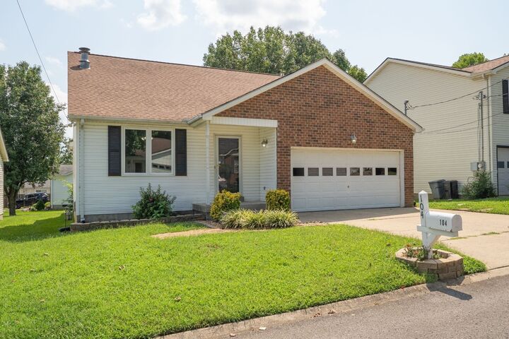 Property Photo:  104 Edgehill Ln  TN 37075 