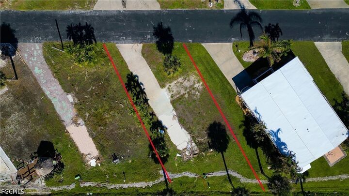 Property Photo: 13661 Catbird Drive FL 33908