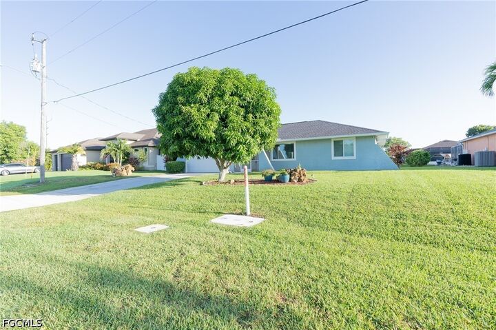 Property Photo:  115 SE 35th Terrace  FL 33904 