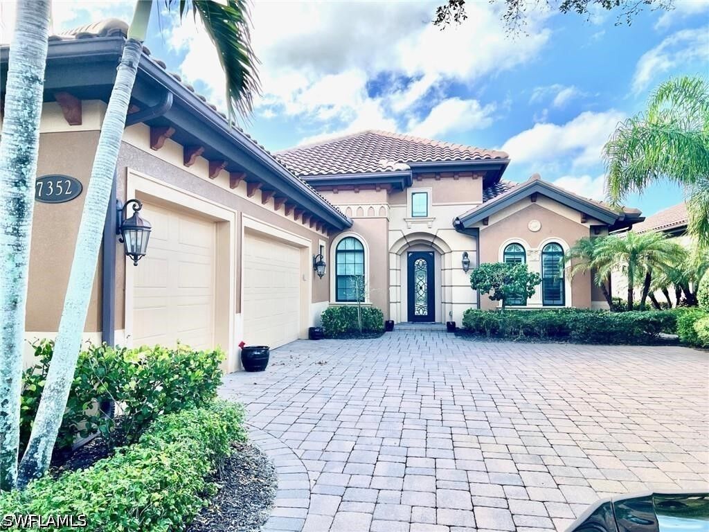 Property Photo:  7352 Lantana Way  FL 34119 