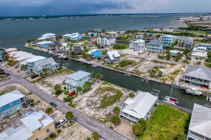 Property Photo: 1422 Homeport Drive FL 32566