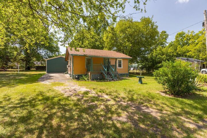 Property Photo: 2020 Denver Ave TX 75901