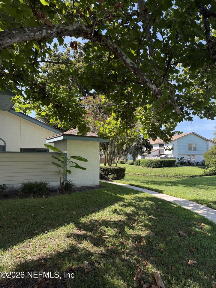 Property Photo: 1702 Challenger Court W 1702 FL 32233