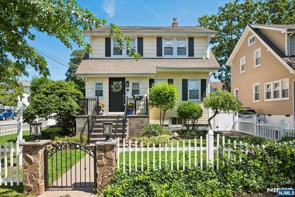 Property Photo:  211 Walnut Avenue  NJ 07603 