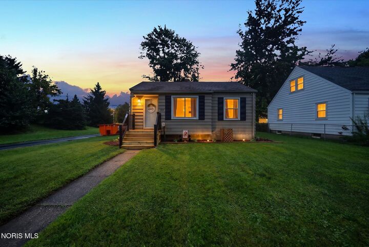 Property Photo: 1301 Stanwix Drive OH 43614