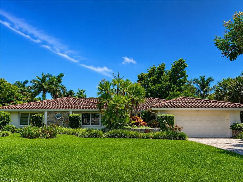 Property Photo:  660 Regatta Rd  FL 34103 
