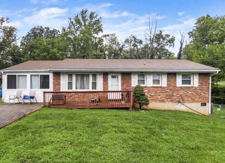 Property Photo: 4527 Edgelawn Avenue NW VA 24017