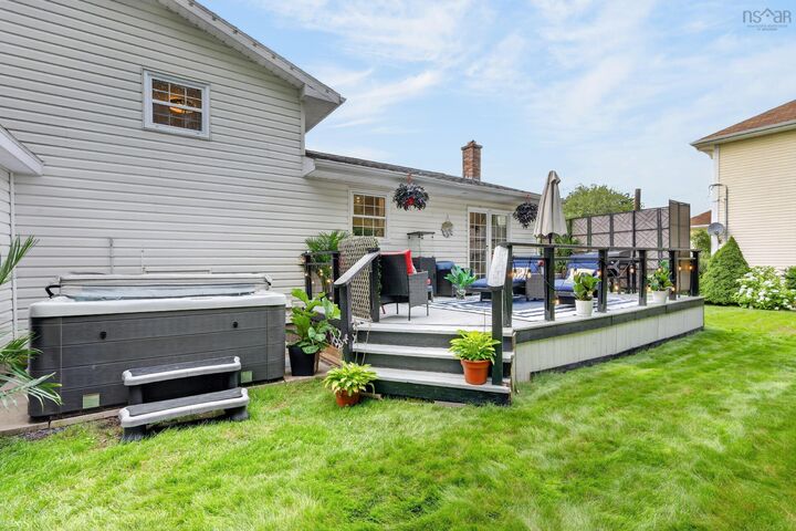 Property Photo:  33 Ferndell Crescent  NS B1S 3E8 