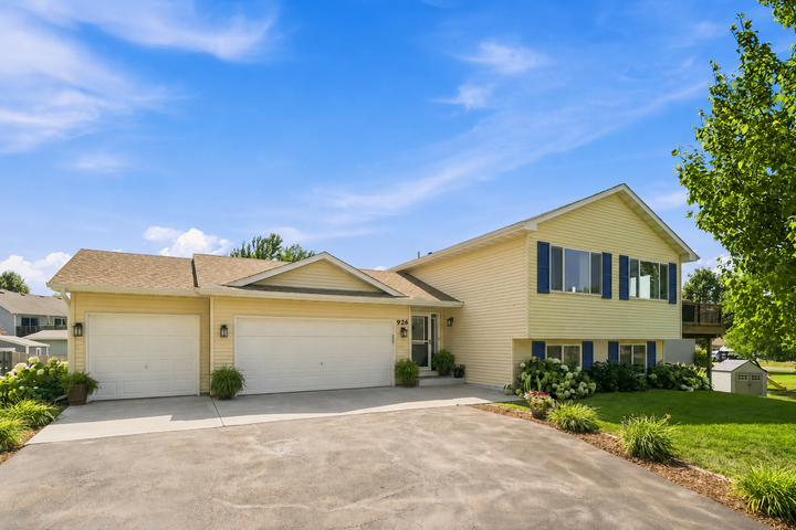 Property Photo: 926 Steamboat Lane MN 55363
