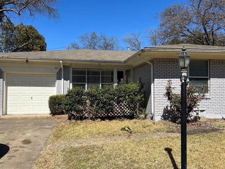 Property Photo: 427 Royal Crest Drive TX 75081