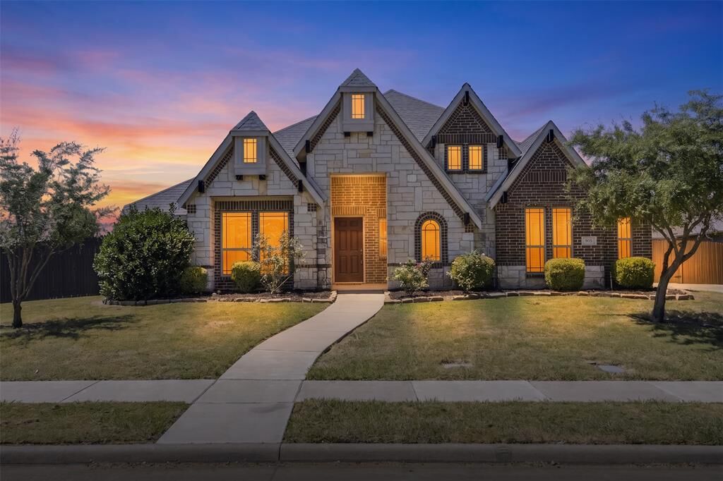 Property Photo:  905 Mill Pond Drive  TX 76065 