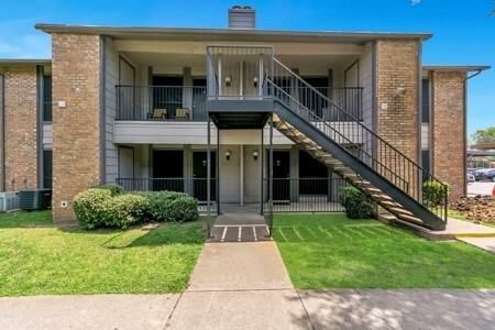 Property Photo:  500 E Loop 820 606  TX 76112 