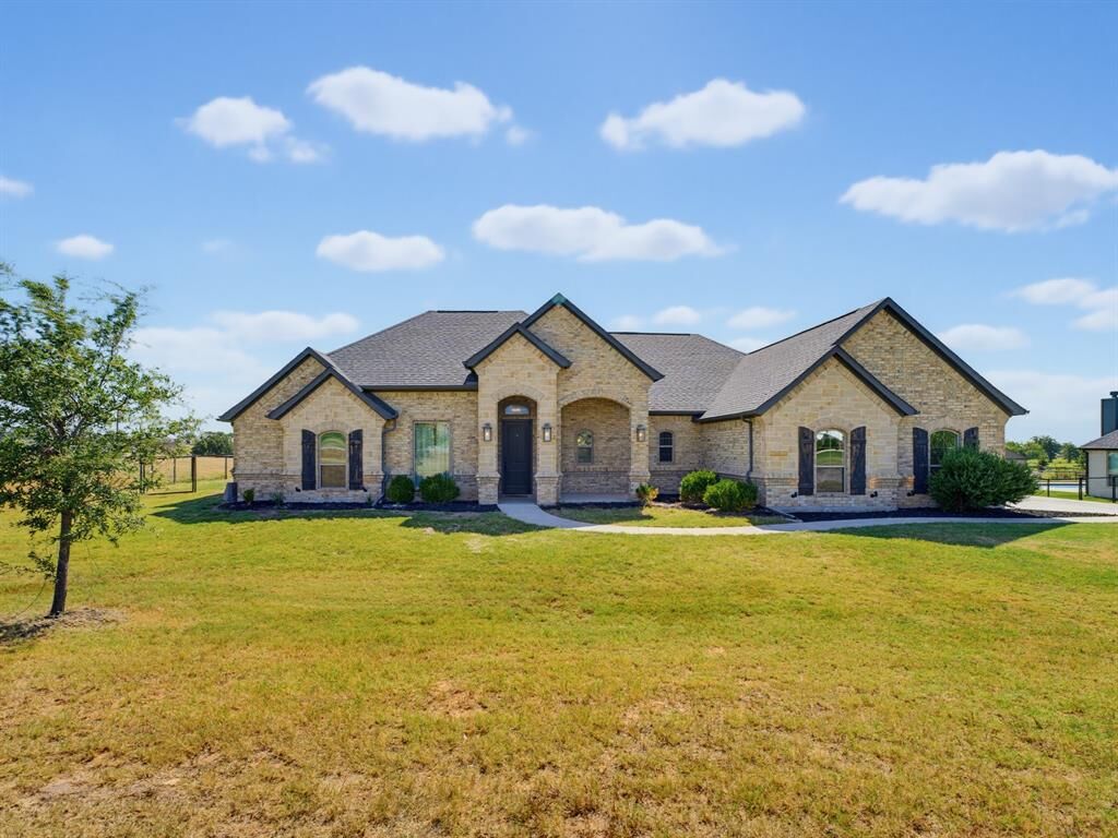 Property Photo:  139 Bluff Ridge Court  TX 76073 
