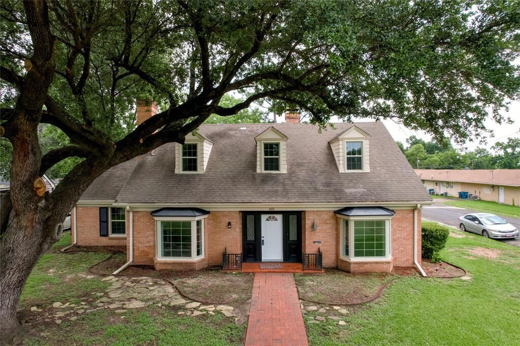 Property Photo:  601 N 25th Street  TX 75110 