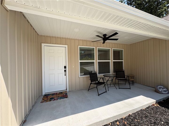 Property Photo:  8 Ampthill Lane  AR 72714 
