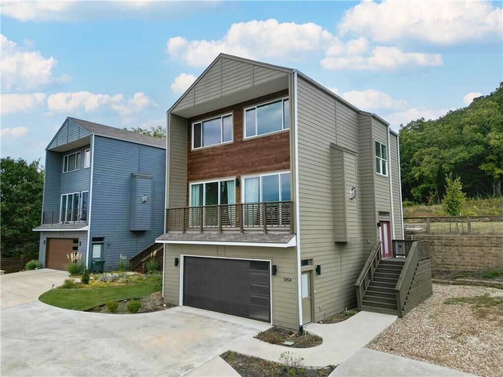 Property Photo:  1054 E Huntsville Road  AR 72701 