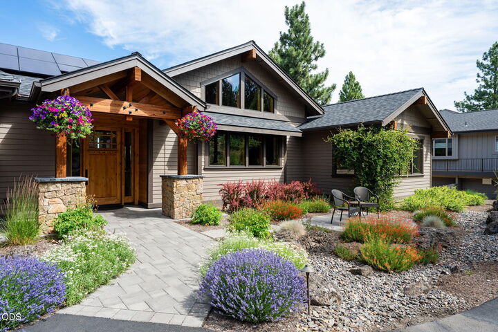 Property Photo:  1624 NW Overlook Drive  OR 97703 