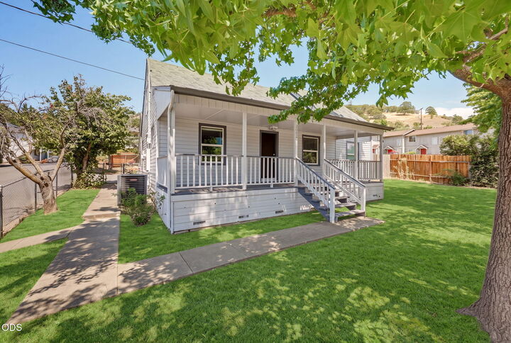 Property Photo: 2082 NE Fairview Avenue OR 97526