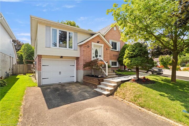 Property Photo:  21 Golden Meadow Crescent  ON N2N 2L7 