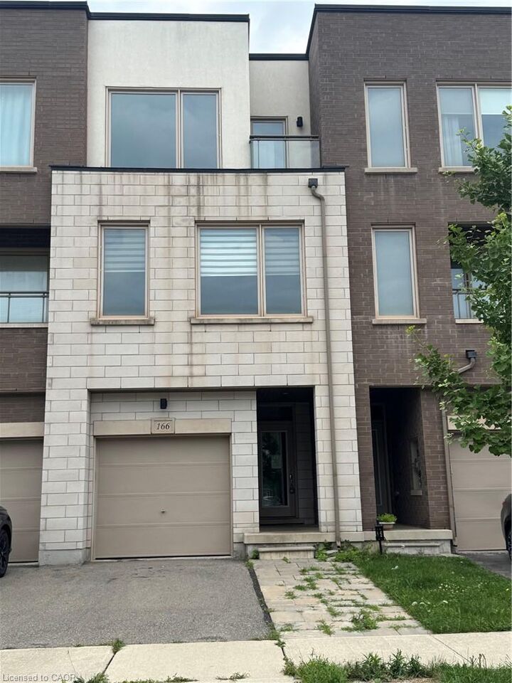 166 Squire Crescent — photo 1