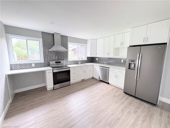 Property Photo:  216 Brunswick Crescent  ON N6G 3L2 