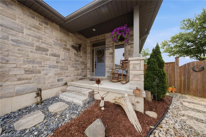 Property Photo: 14 Ridgewood Court ON N4T 0E5