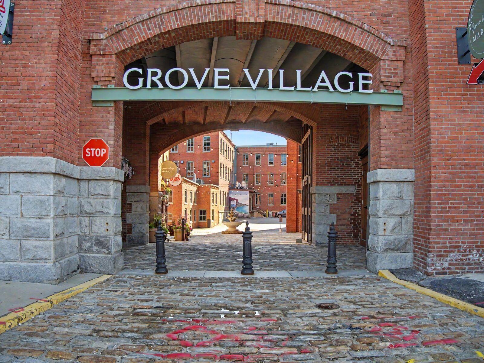 Property Photo:  90 Grove St 110  MA 01605 
