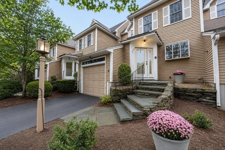 Property Photo:  8 Fairway View Ln 8  MA 02766 