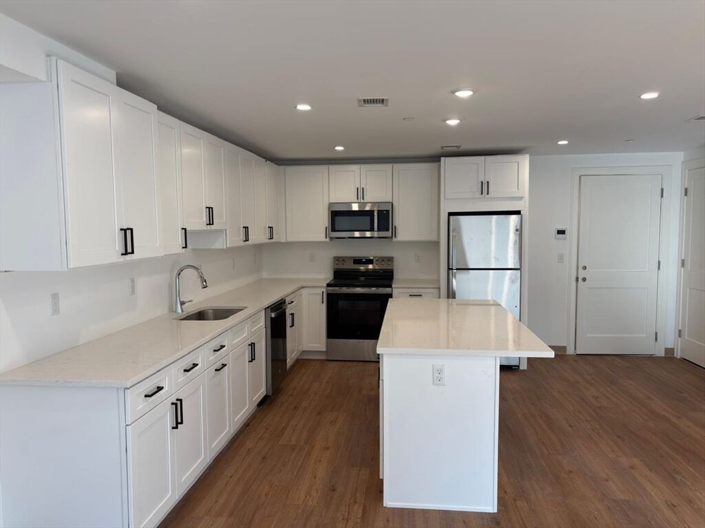 Property Photo:  26 Union St 302  MA 01760 