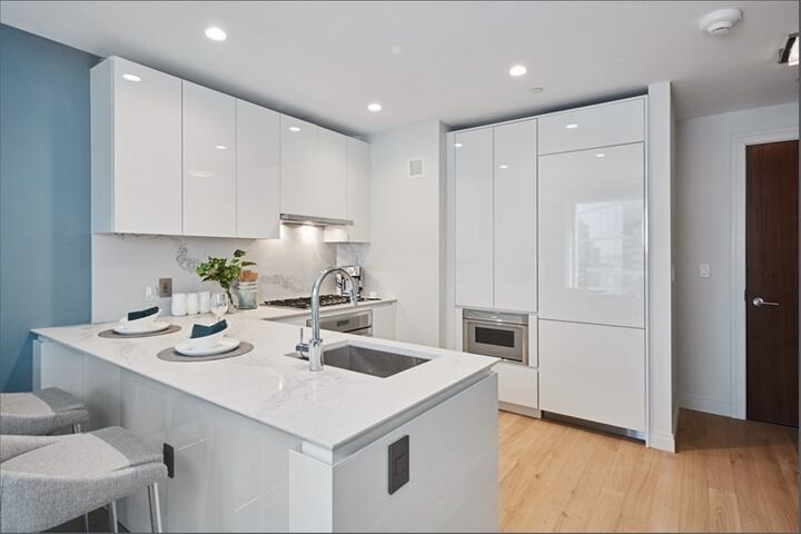 Property Photo:  133 Seaport Blvd 1501  MA 02210 