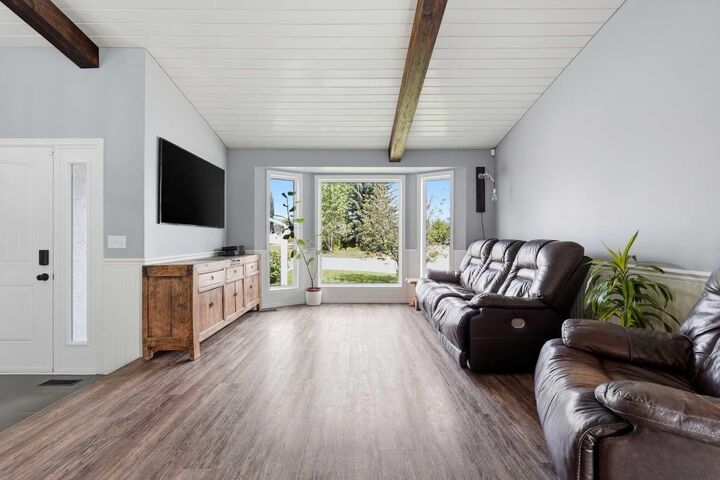 Property Photo: 2 Denmark Crescent AB T4R 2K4