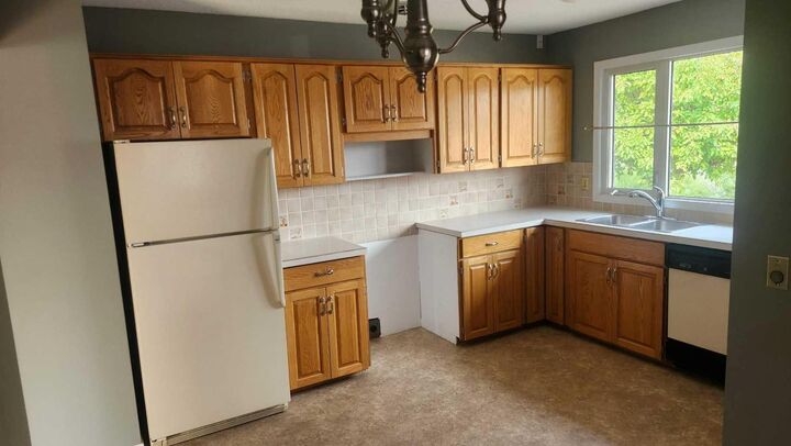 Property Photo:  6736 Malvern Road NE  AB T2A 5C4 