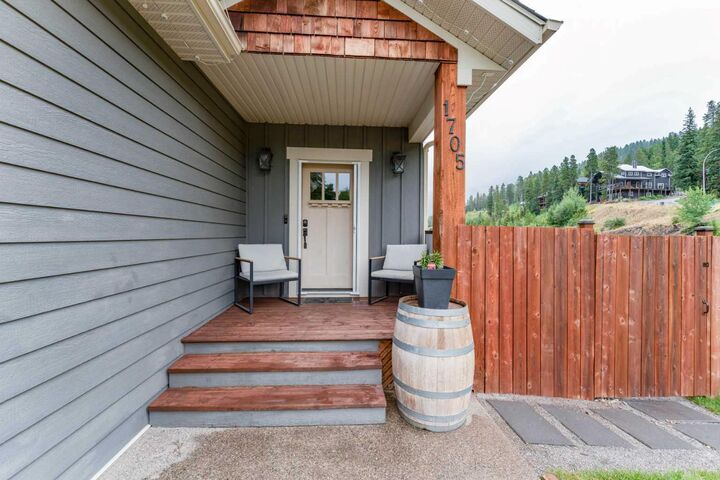 Property Photo: 1705 119 Street AB T0K 0E0