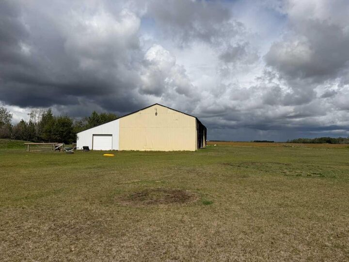Property Photo: 7276 Township Road 782 AB T0H 3G0