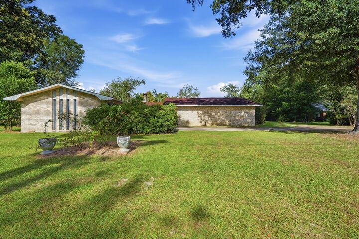 Property Photo: 210 Henderson LA 70634