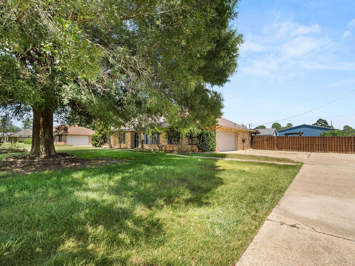 Property Photo: 1624 Glendale Road LA 70634