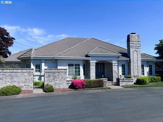 Property Photo:  3279 Lakemont Dr  OR 97408 