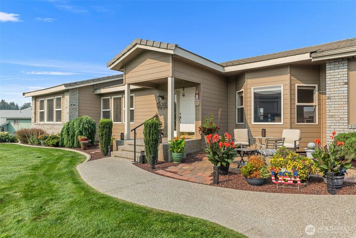 Property Photo:  1380  Eastmont Avenue 1001  WA 98802 