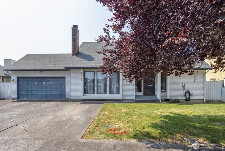 Property Photo: 2427 Hickory Avenue WA 98632