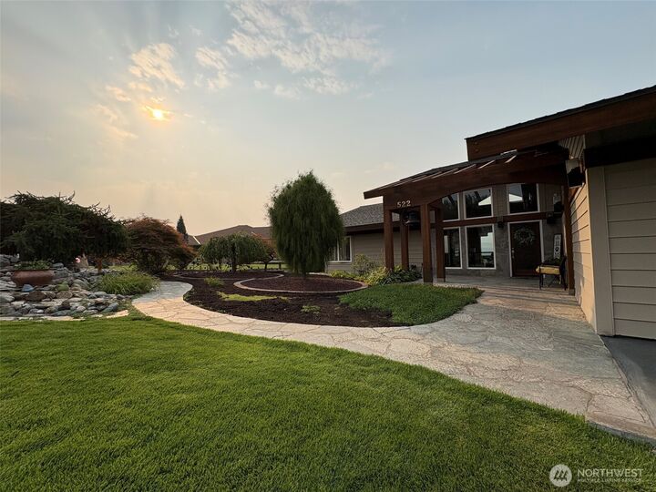 Property Photo: 522 Hillcrest Circle Drive WA 98841