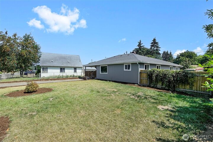 Property Photo:  256  Douglas Street  WA 98632 