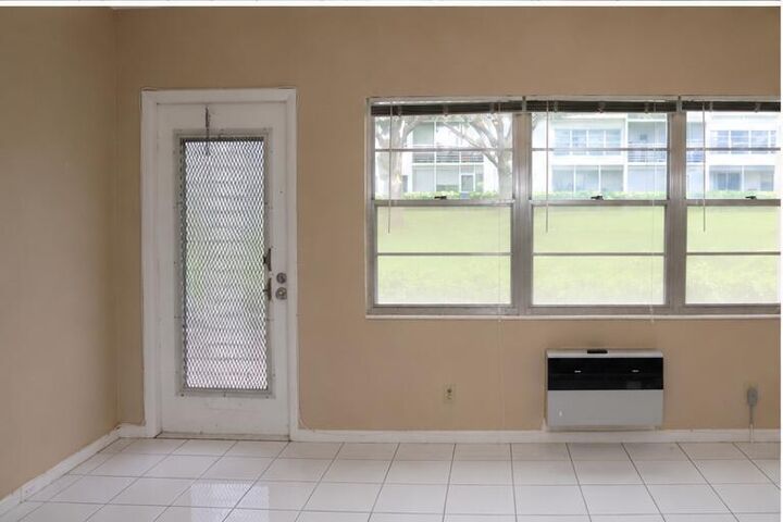 Property Photo:  554 Mansfield N  FL 33434 
