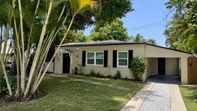 Property Photo: 716 SW 19th Street FL 33315
