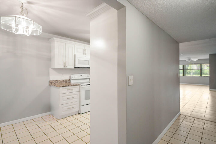 Property Photo: 7593 Tahiti Lane 106 FL 33467