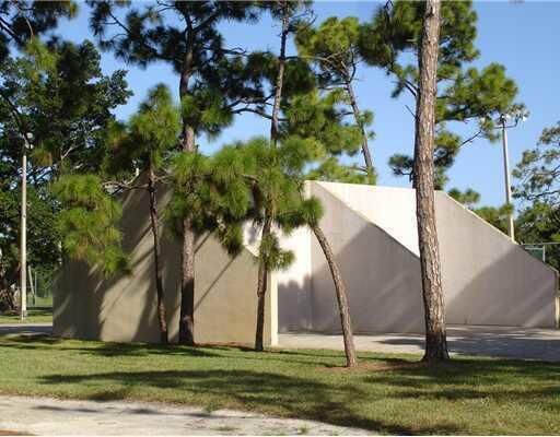 Property Photo: 1521 15th Lane FL 33418