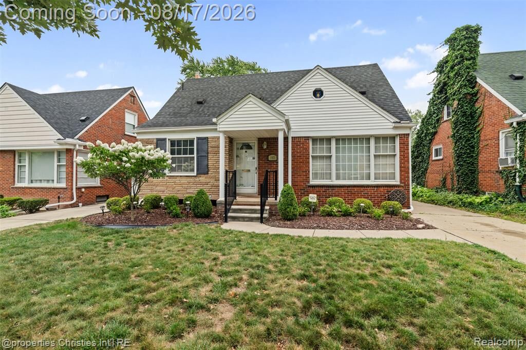 Property Photo:  1901 Detroit Street  MI 48124 